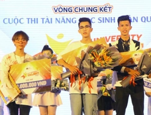 Cach chinh phuc hoc bong toan phan vao DH FPT hinh anh