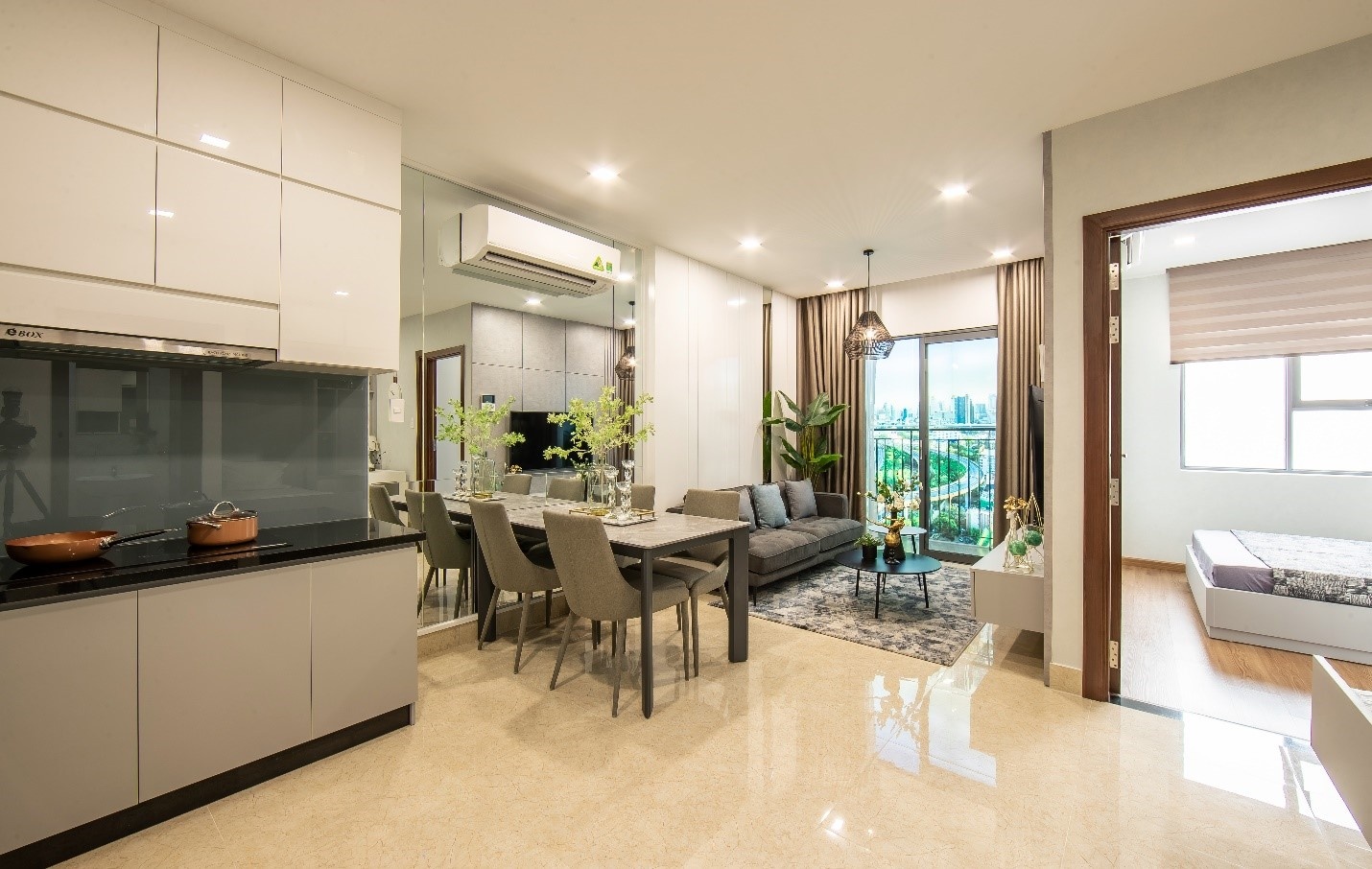 Legacy Central anh 1