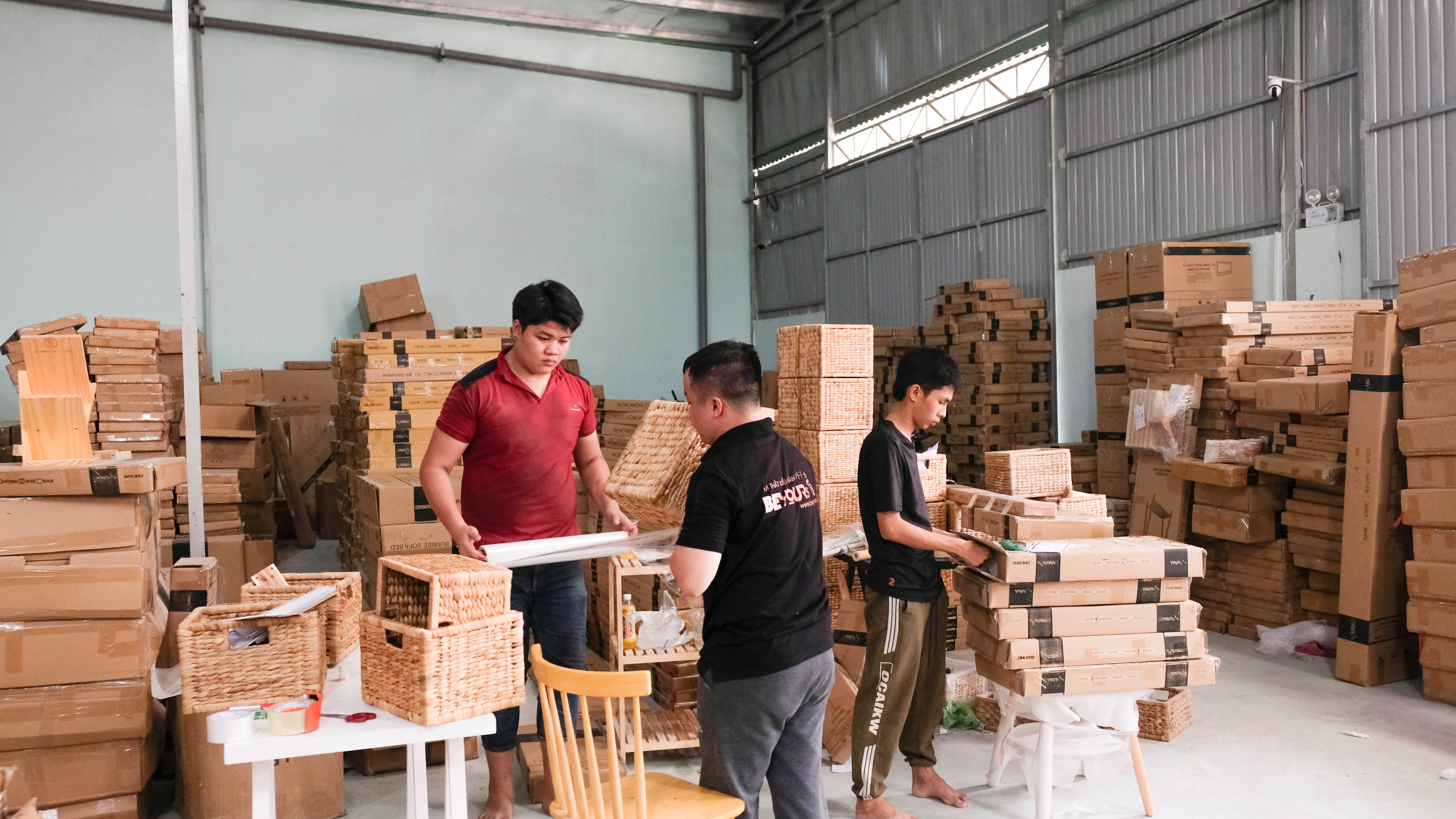 TMDT giup hang Viet khang dinh vi the tren san nha hinh anh