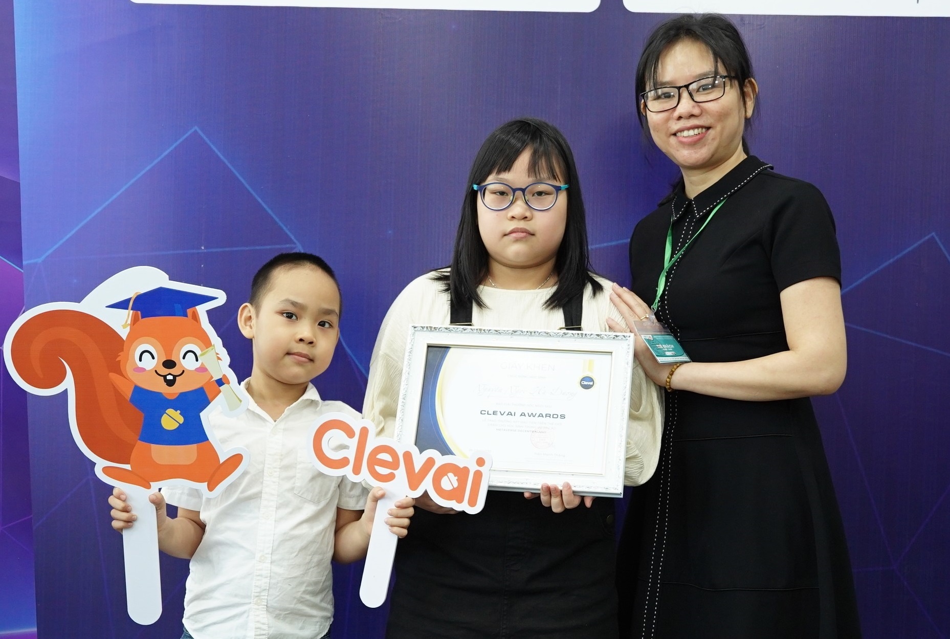 Hoc sinh lop 4 nhan phan thuong la tai san so NFT hinh anh