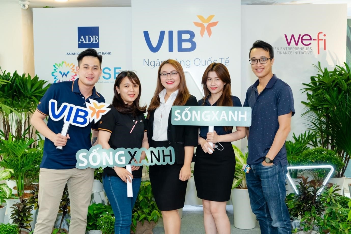 Nang tam phong cach va vi the nu doanh nhan trong thoi dai so hinh anh