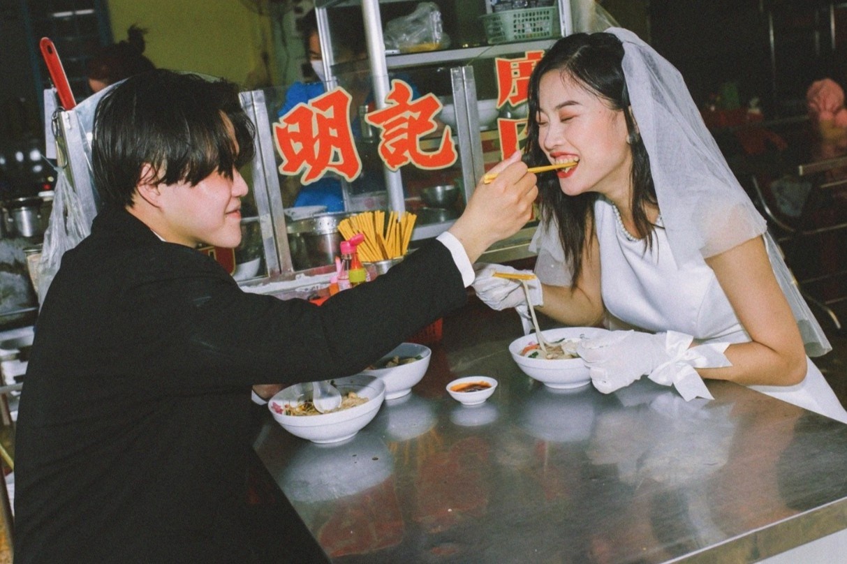 September Studio tung bo anh phong cach 'Hong Kong ben hong Sai Gon' hinh anh