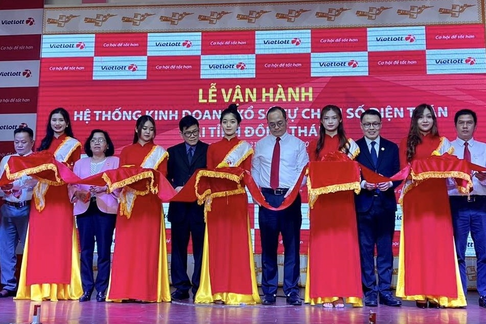 Vietlott co mat tai 63 tinh thanh qua kenh thiet bi dau cuoi hinh anh