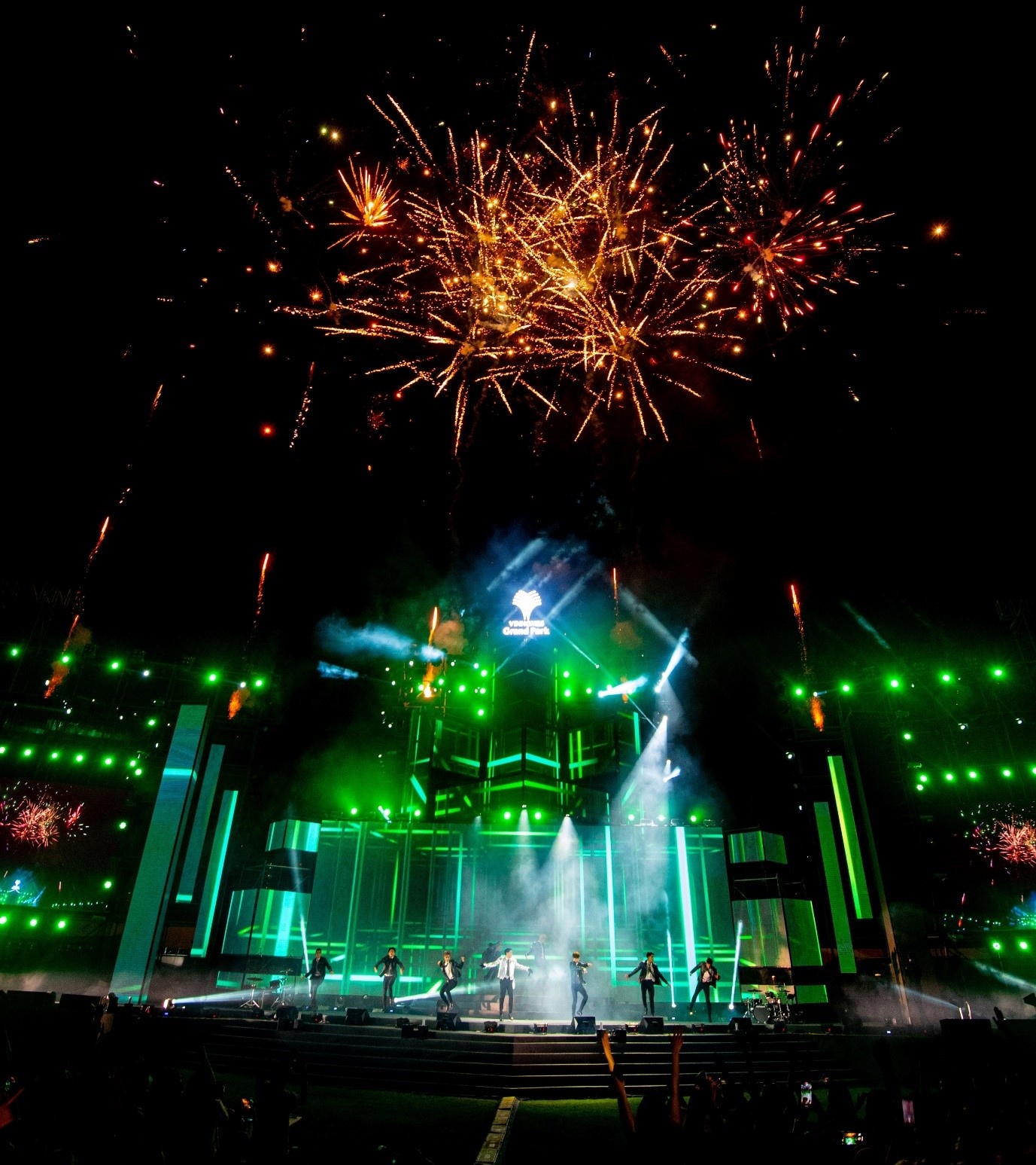 dai nhac hoi,  cong vien 36 ha anh 1