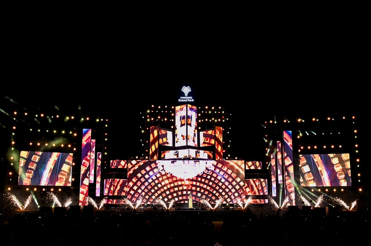 dai nhac hoi,  cong vien 36 ha anh 2