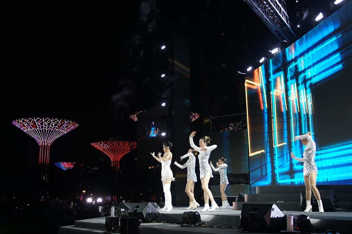 dai nhac hoi,  cong vien 36 ha anh 3