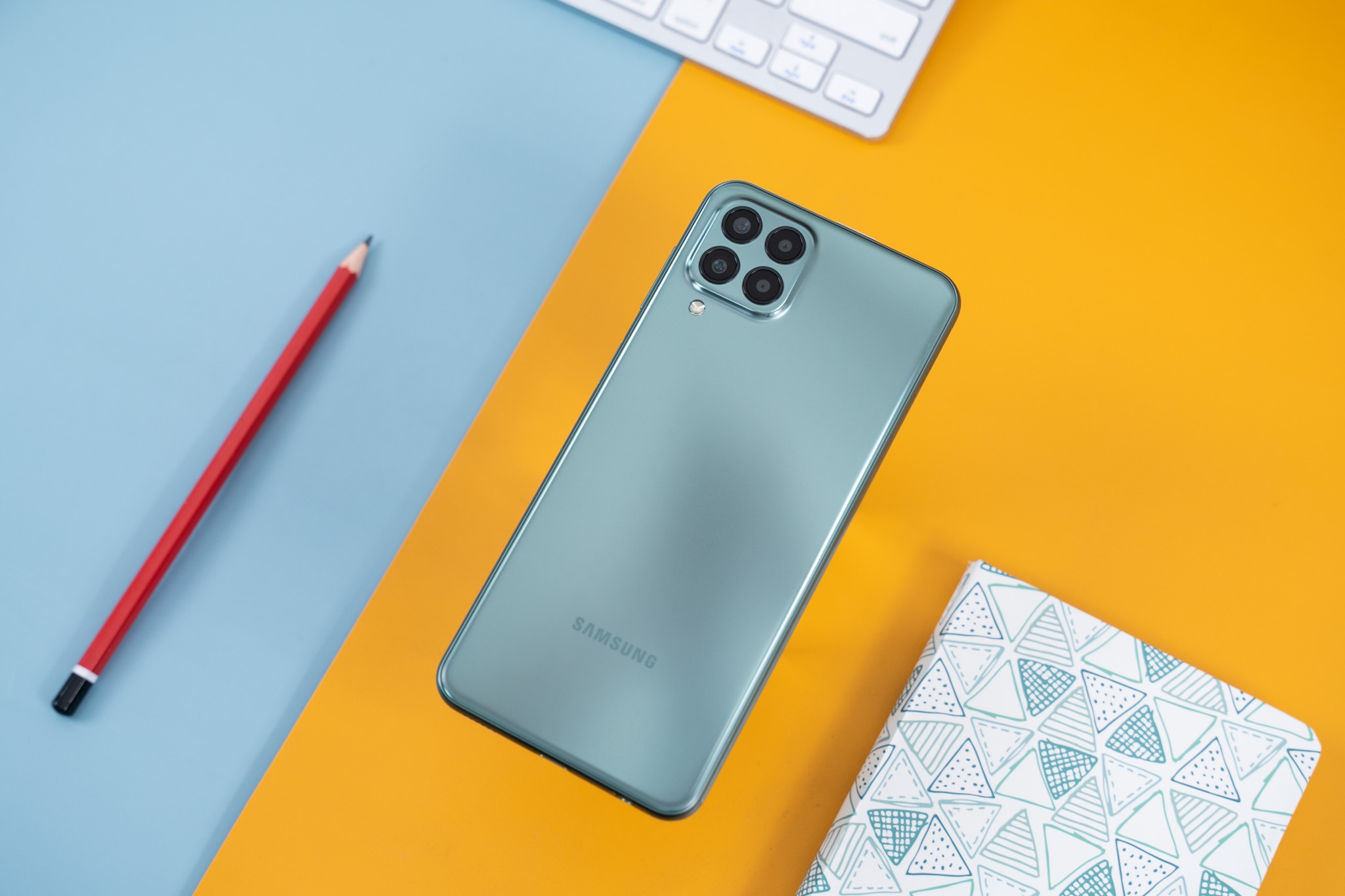 Thu thach chup anh trung Galaxy M33 va M23 5G hinh anh