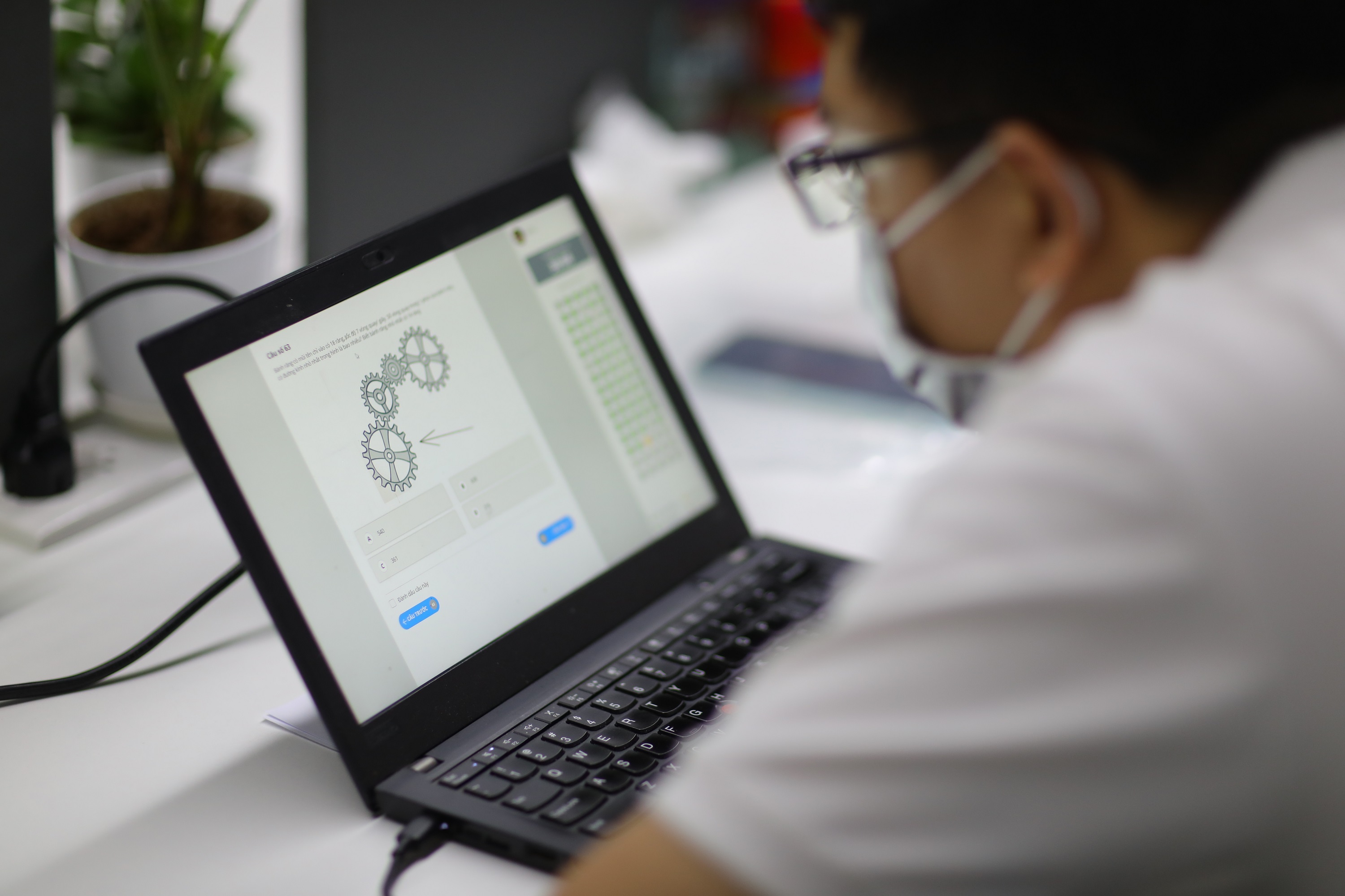 Vi sao nhan vien Zalo can thi IQ hang nam? hinh anh