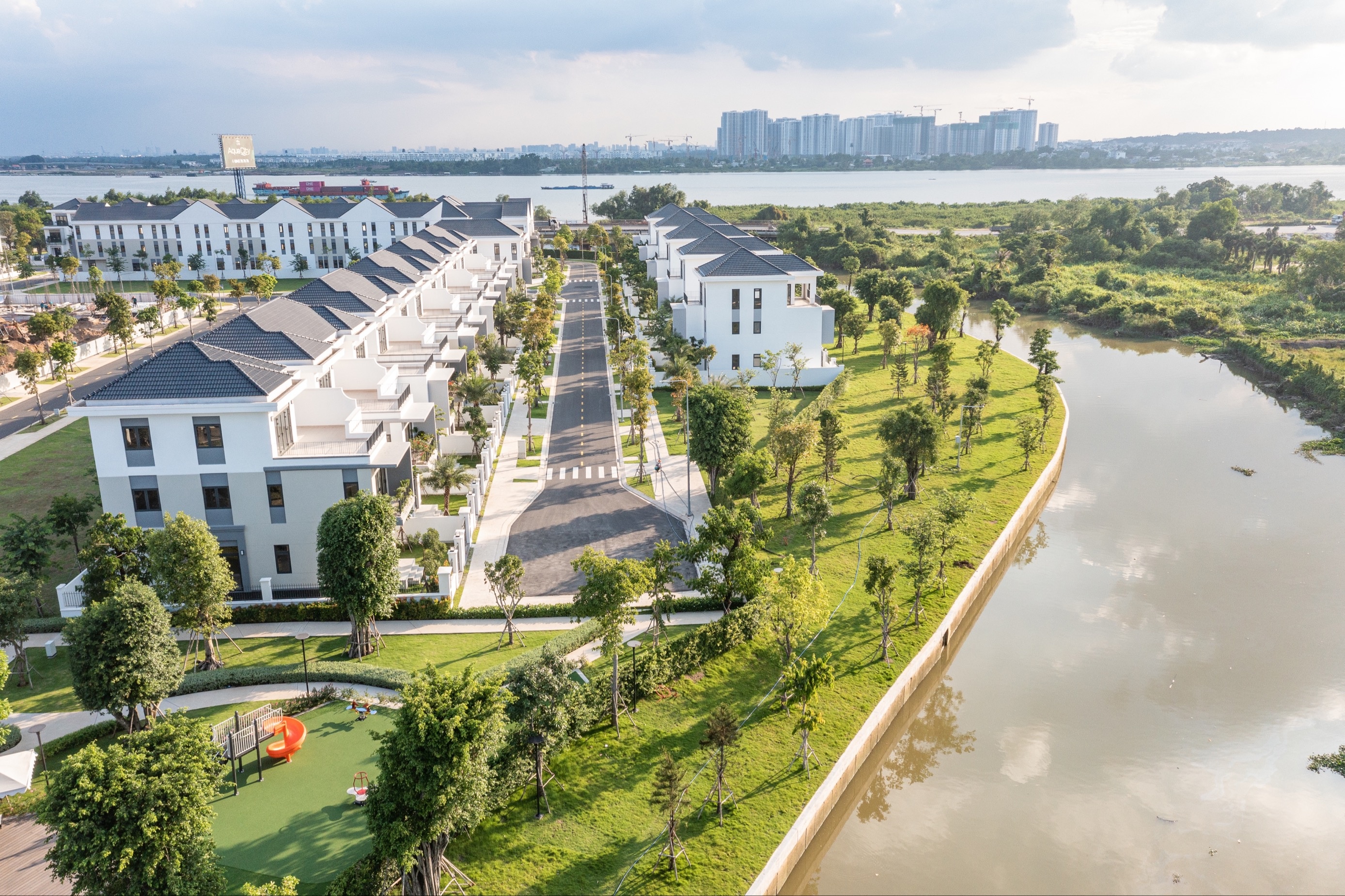 Cu dan va nha dau tu dat ky vong vao khong gian song tai Aqua City hinh anh