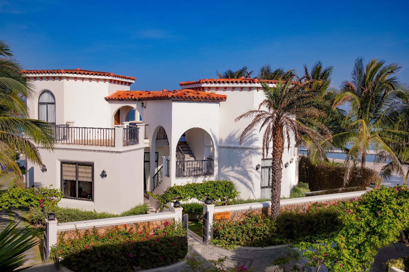 ‘Nhe ganh’ tai chinh khi so huu biet thu Cam Ranh Bay Hotels & Resorts hinh anh