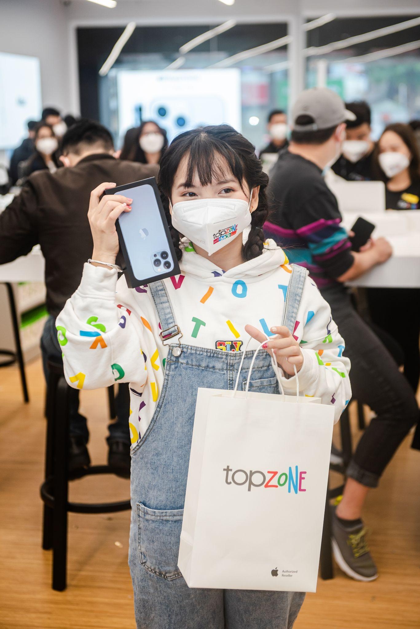 TopZone Khanh Hoi. The Gioi Di Dong anh 3