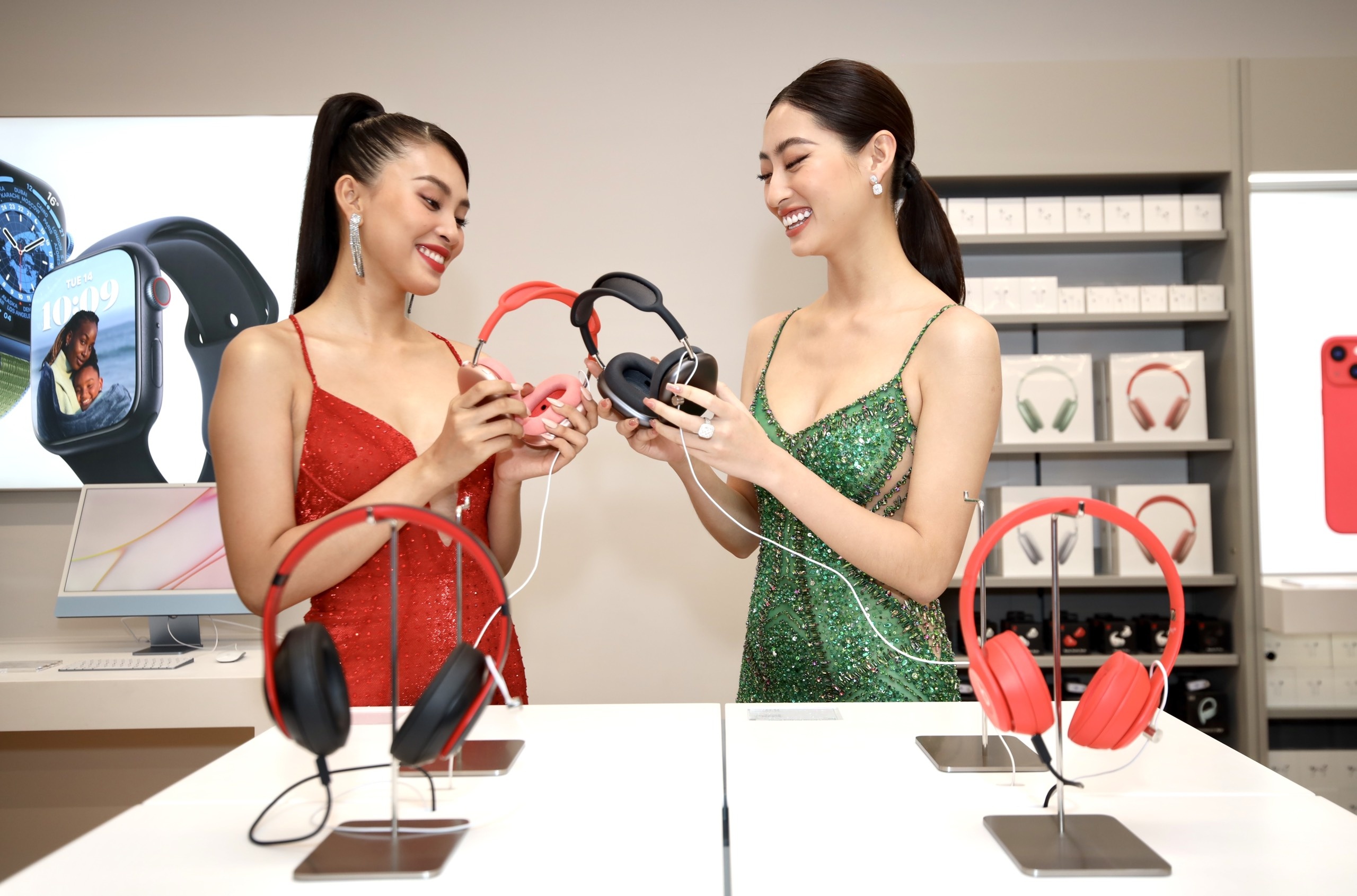 TopZone Khanh Hoi khai truong, trai nghiem mua sam nhu Apple Store hinh anh