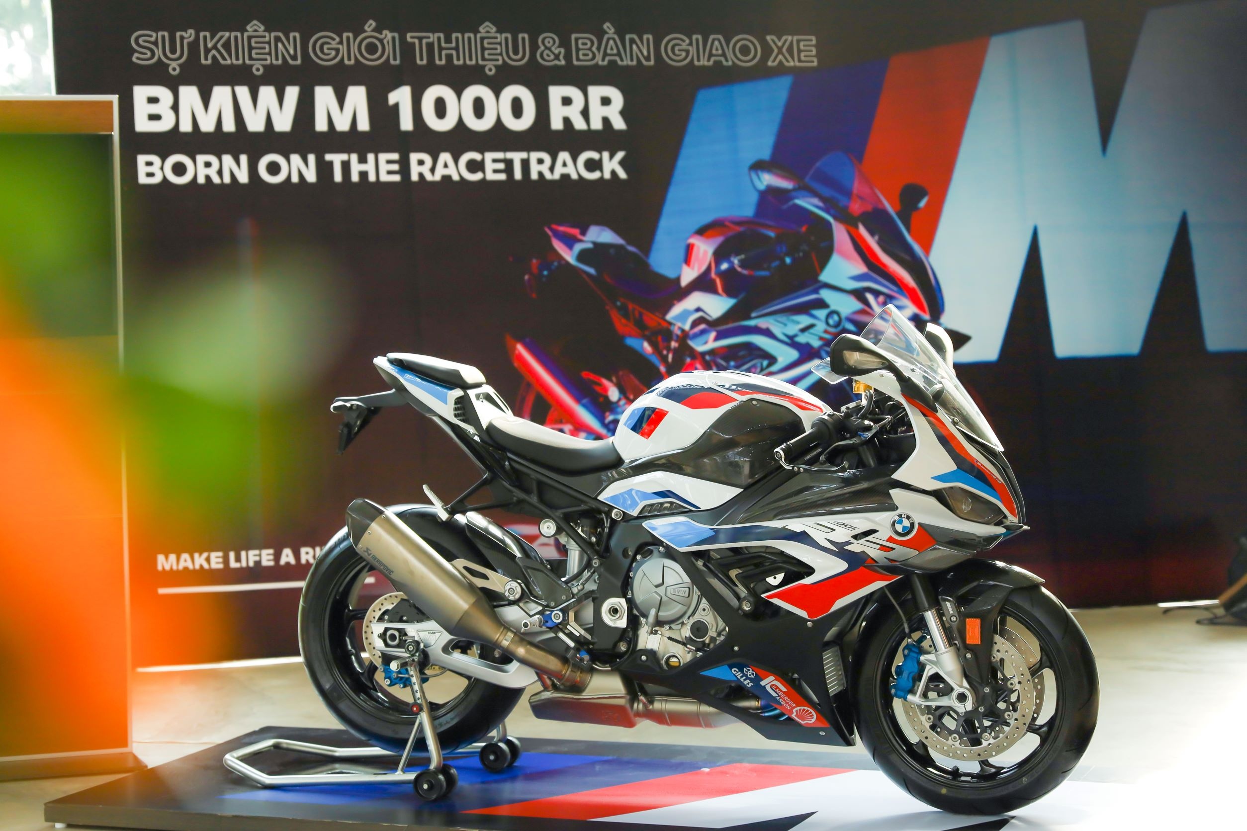 BMW M 1000 RR anh 2