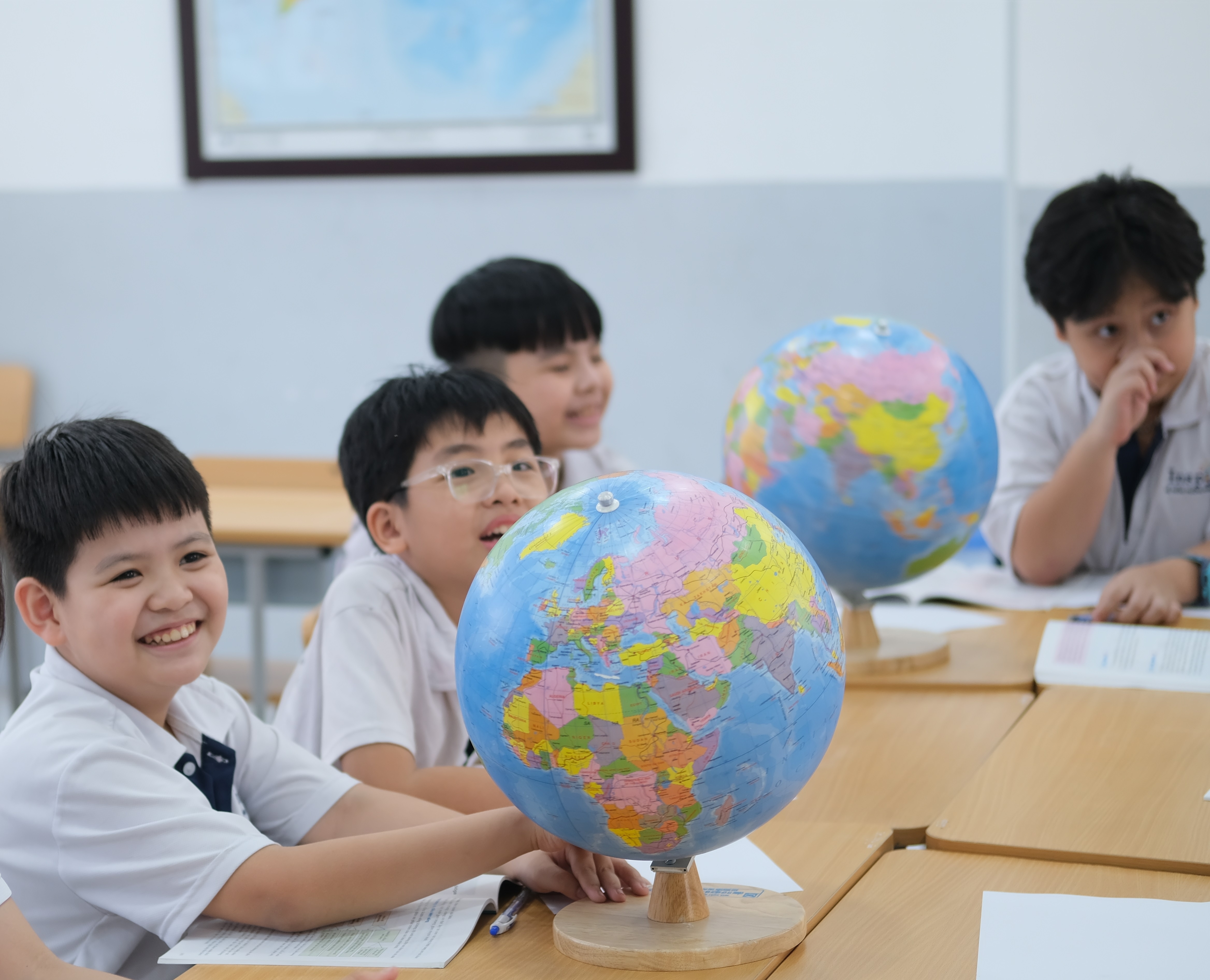 Muon con tu tin phat trien, cha me can hoc cach 'uom mam' hinh anh