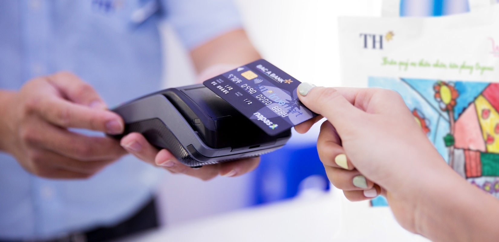 Uu dai cuoi tuan cho chu the Bac A Bank - TH Truemart hinh anh