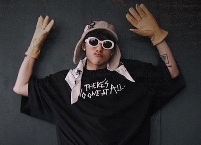 Ao thun do Son Tung M-TP ve tay duoc ban tren VinID hinh anh