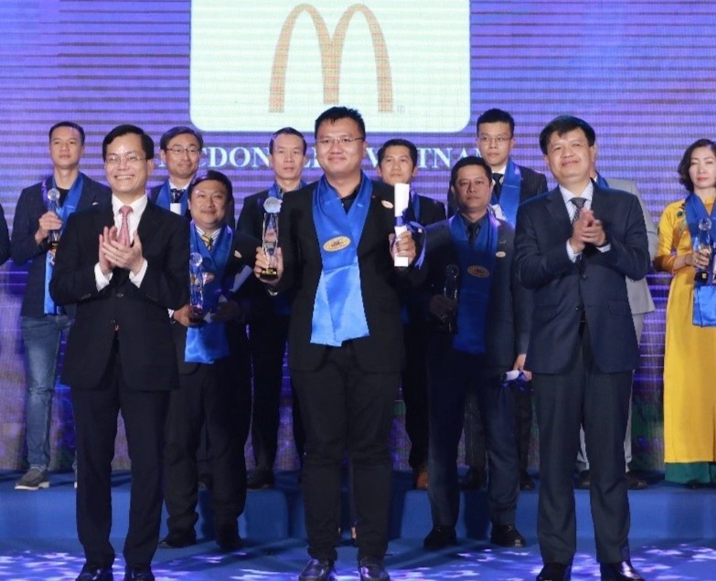McDonald’s Viet Nam 4 nam lien tiep nhan giai Rong Vang hinh anh