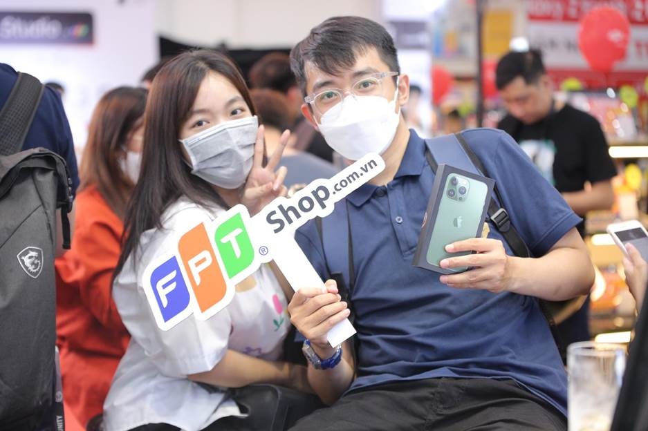 iPhone 13 Pro Max xanh la duoc mo ban som tai FPT Shop hinh anh
