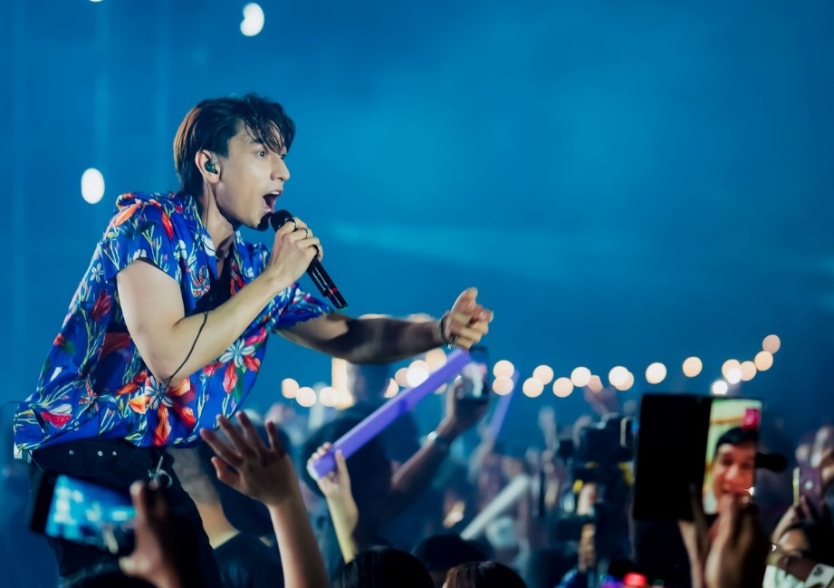 To hop Charm Resort Ho Tram hut khach voi le hoi am nhac mua he hinh anh