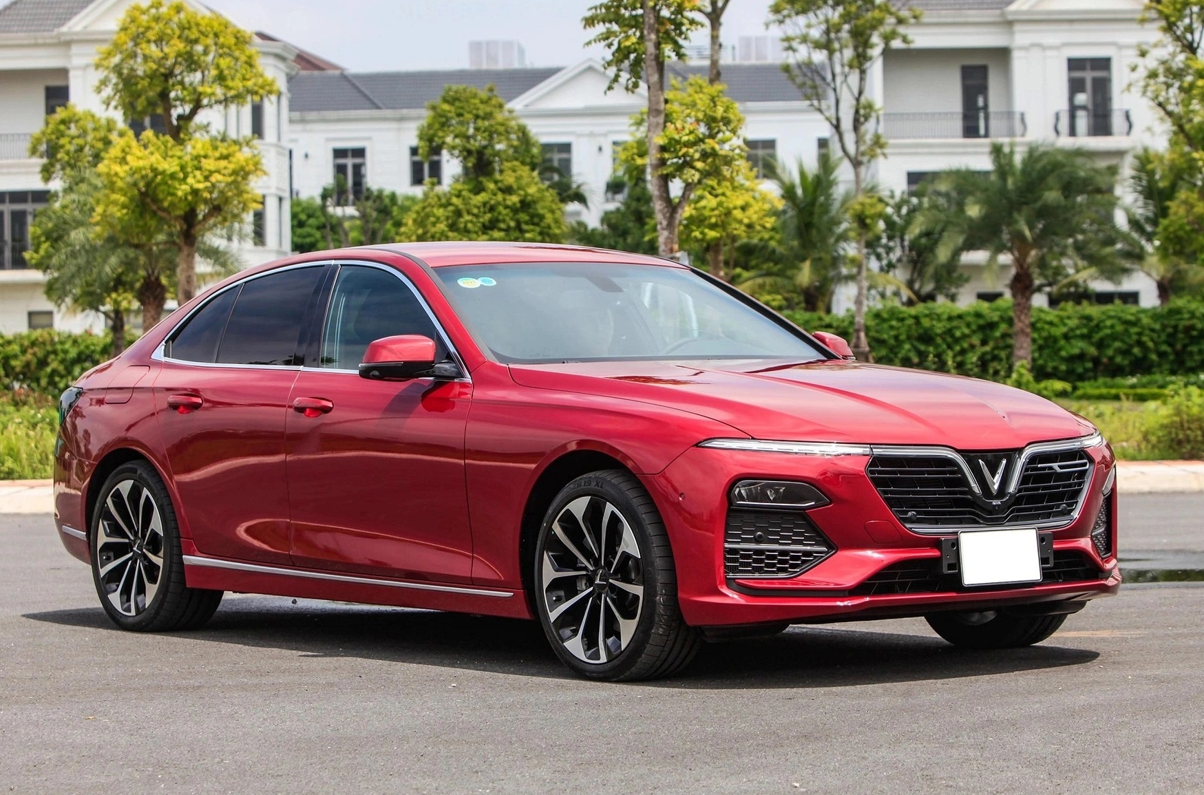 VinFast uu dai lon cho khach mua Lux A2.0 trong thang 4 hinh anh