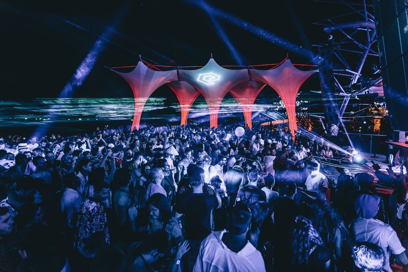 Epiz Mania Phu Quoc - le hoi am nhac hoanh trang ben bo bien dip 30/4 hinh anh