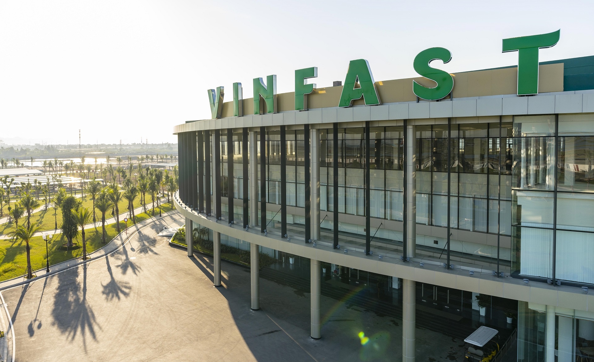 Bao Canada: 'VinFast - khat vong vuon tam cua Viet Nam' hinh anh