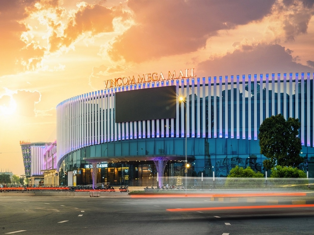 Vincom the he moi sap ra mat tai Ha Noi hinh anh