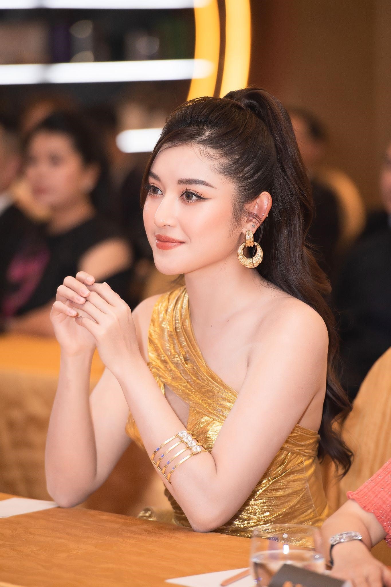 A hau Huyen My, anh 2