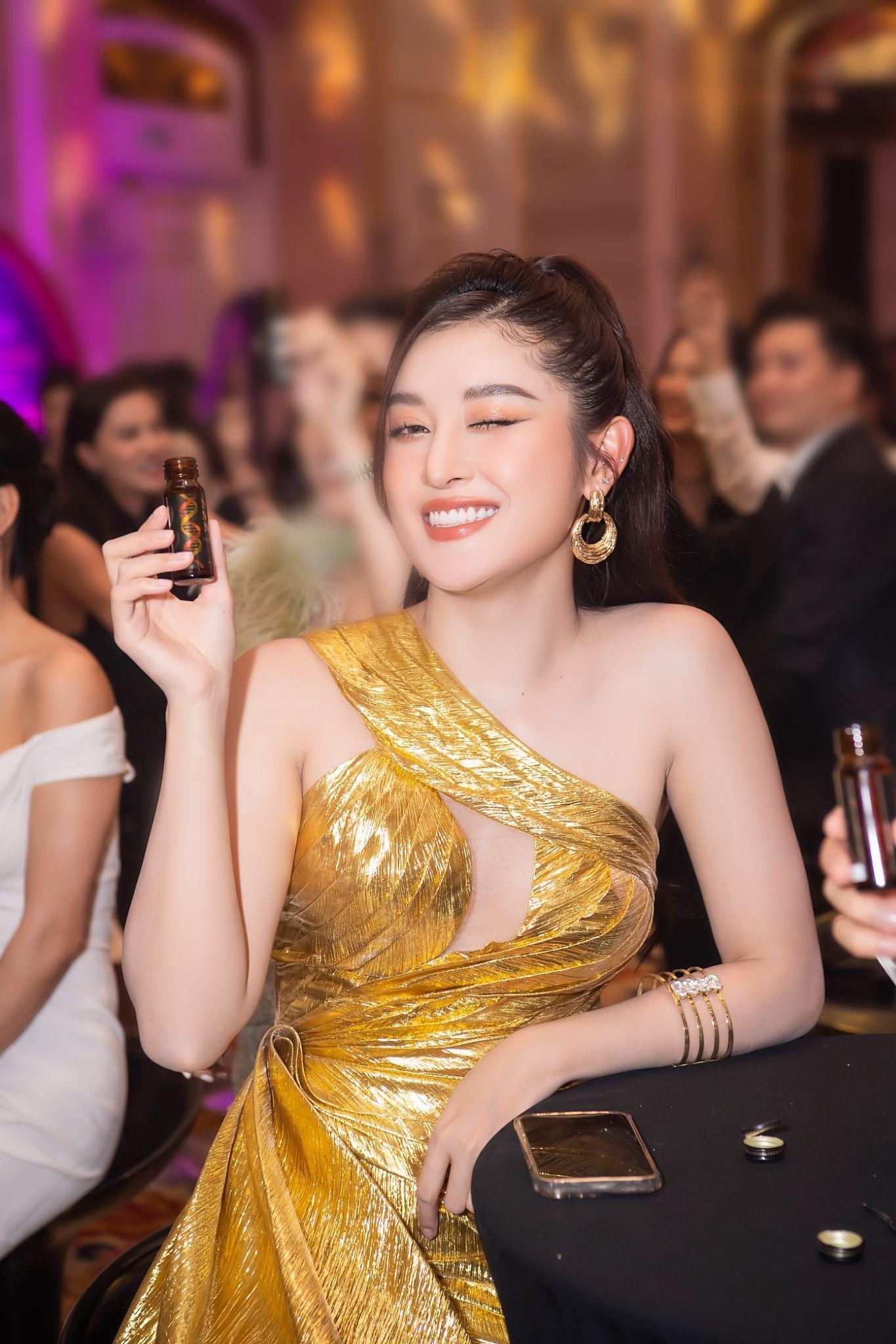 A hau Huyen My, anh 3