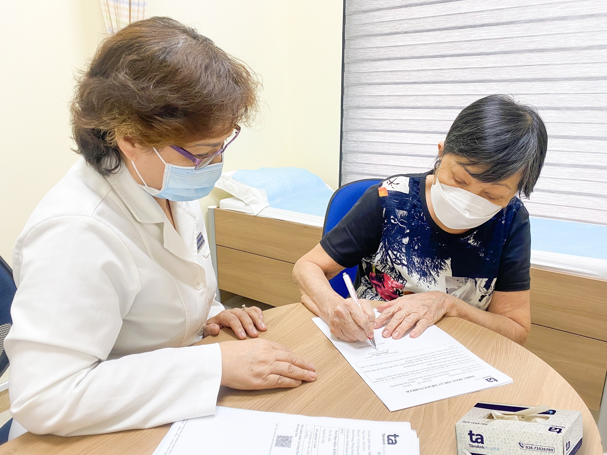 Cong bo moi ve kha nang bao ve cua Evusheld truoc Covid-19 hinh anh