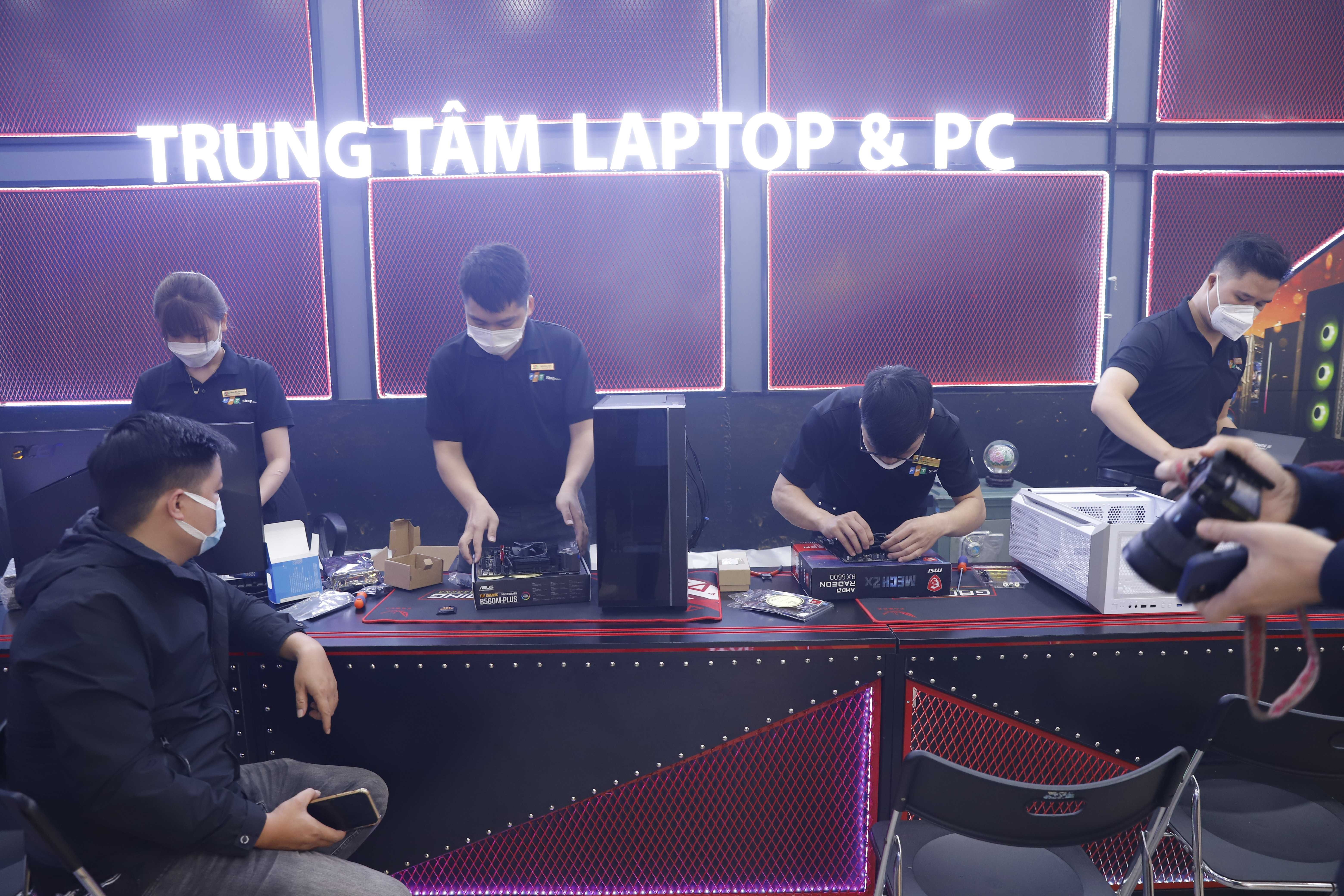 Trung tam laptop va PC cua FPT Shop anh 2