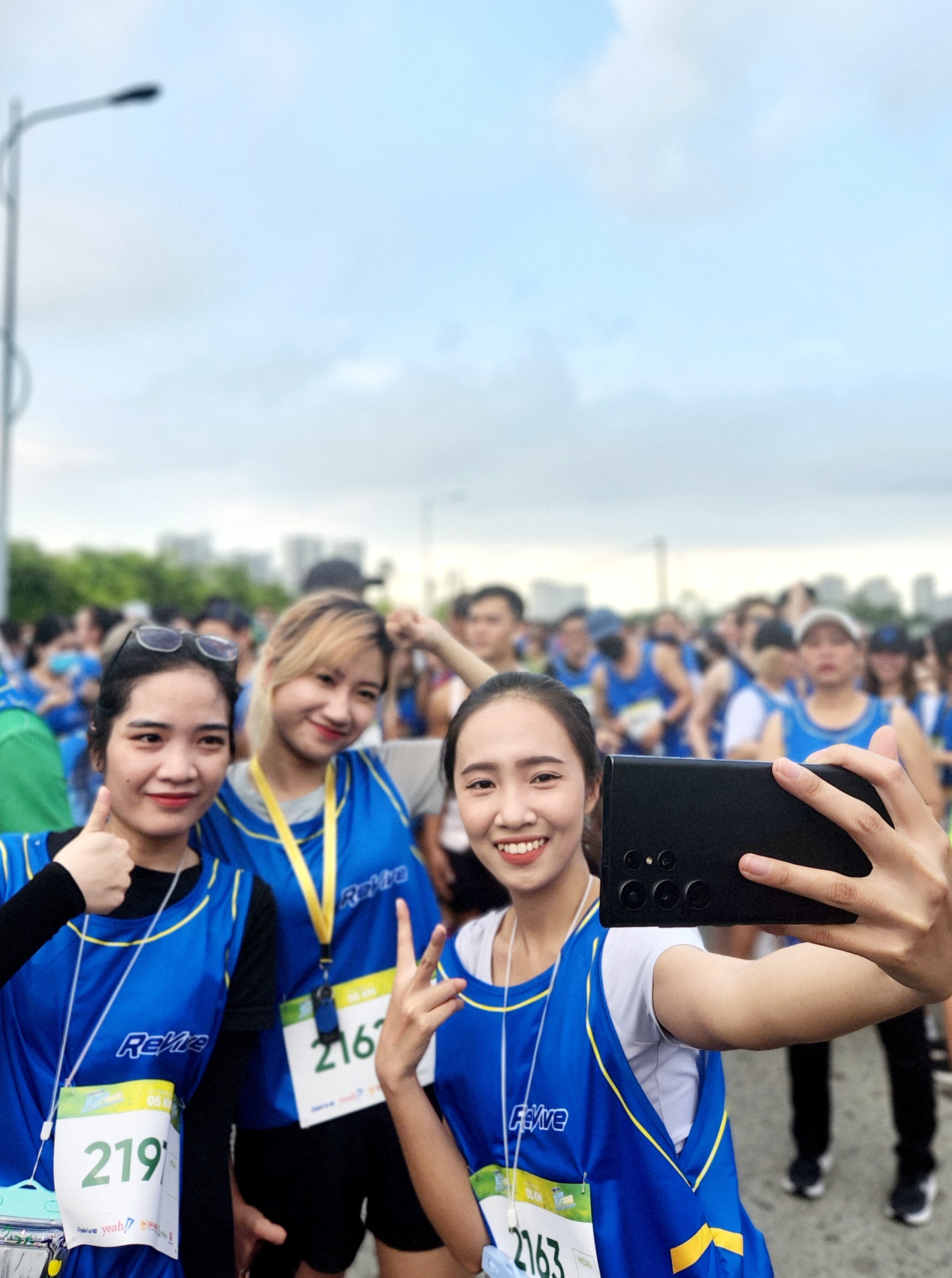 smartphone cao cap,  smartphone chong nuoc anh 1