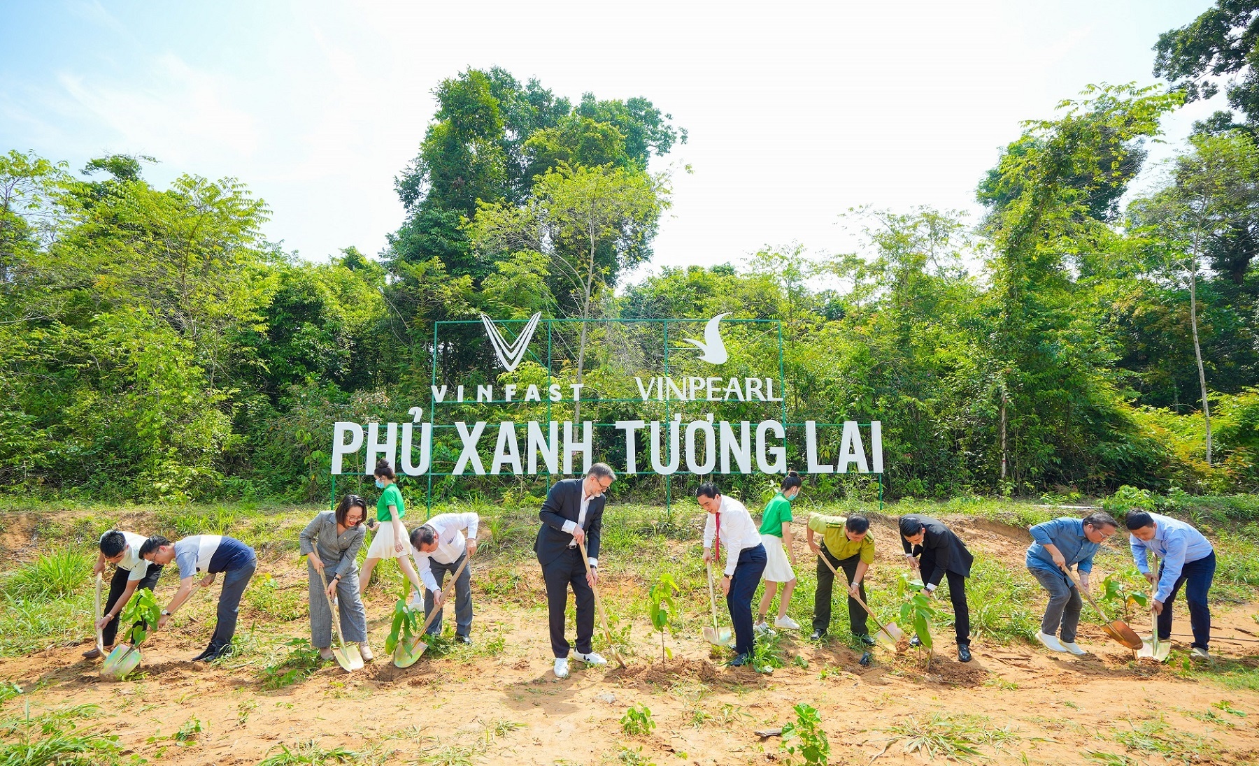 VinFast khoi dong du an trong rung 'Phu xanh tuong lai' hinh anh