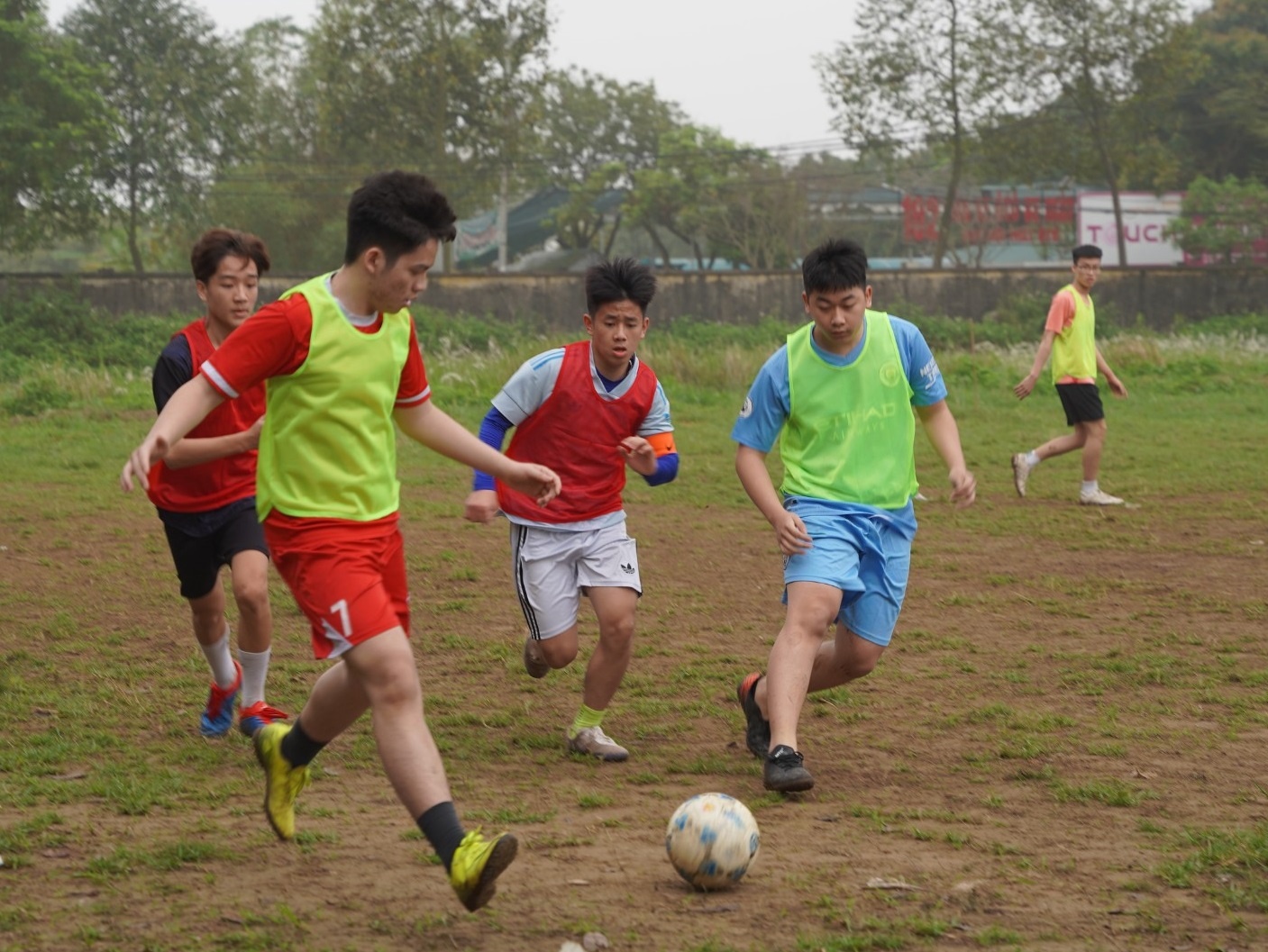 Chuong trinh giup hoc sinh phat trien can bang tai THPT Pham Ngu Lao hinh anh