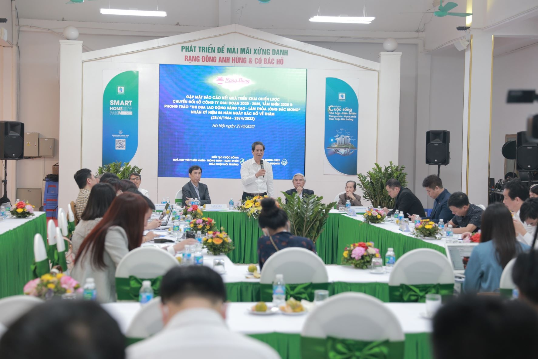 Cong ty Co phan Bong den Phich nuoc Rang Dong anh 1