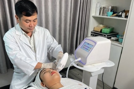 Dieu tri nam chan sau, nam mang bang cong nghe titan tai CC Clinic hinh anh