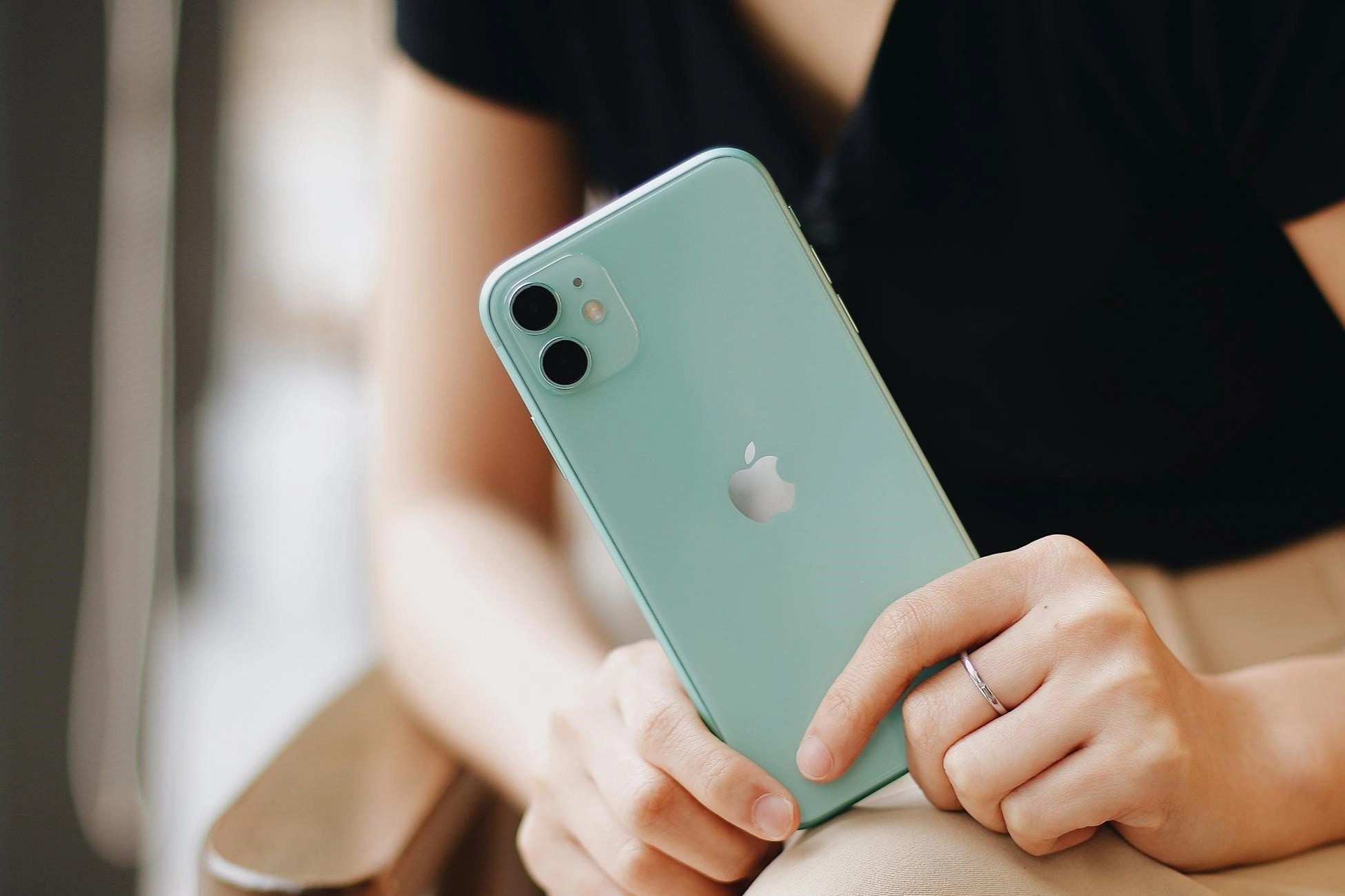 FPT Shop giam den 3 trieu dong cho khach mua iPhone 11 chinh hang hinh anh