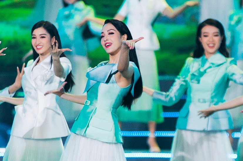 Chung khao Miss World Vietnam day sac mau cua dao dien Hoang Nhat Nam hinh anh