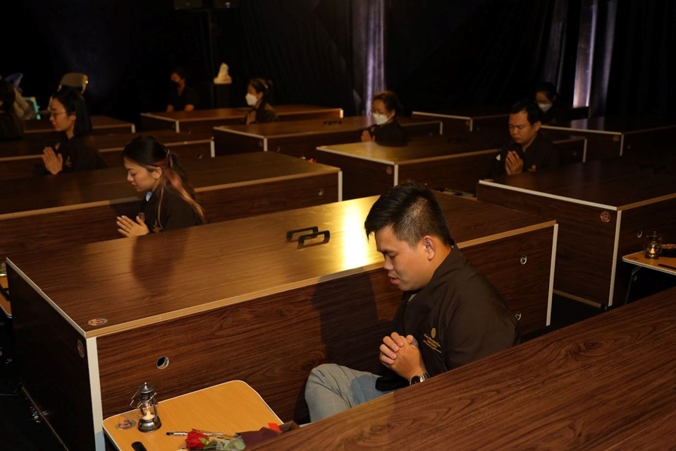 Du am cua 'Le hoi tai sinh' doc dao hinh anh