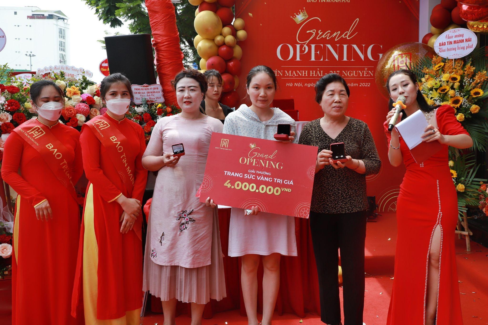 vang bac da quy,  Bao Tin Manh Hai anh 4