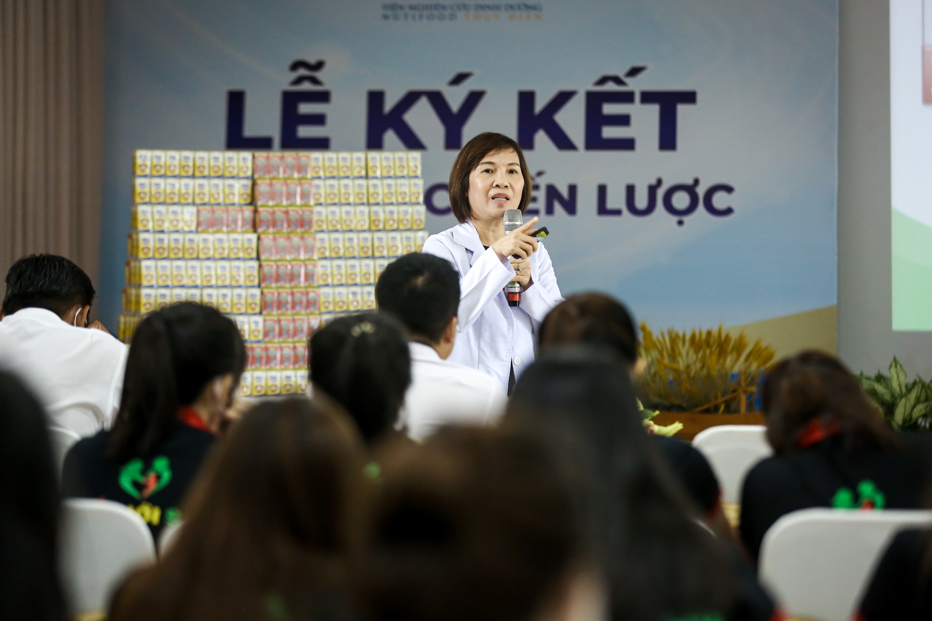 Nutifood ky ket hop tac The Gioi Sua anh 2