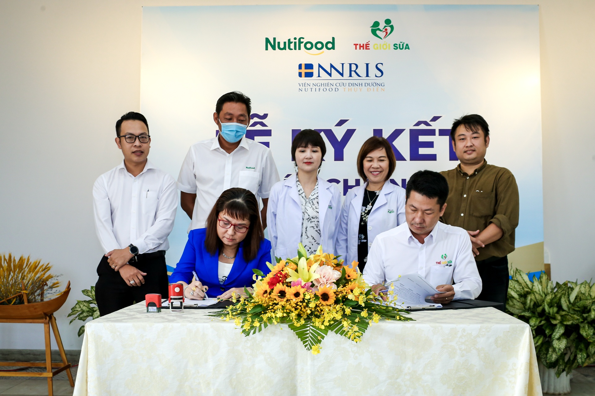 Nutifood ky ket hop tac The Gioi Sua anh 4