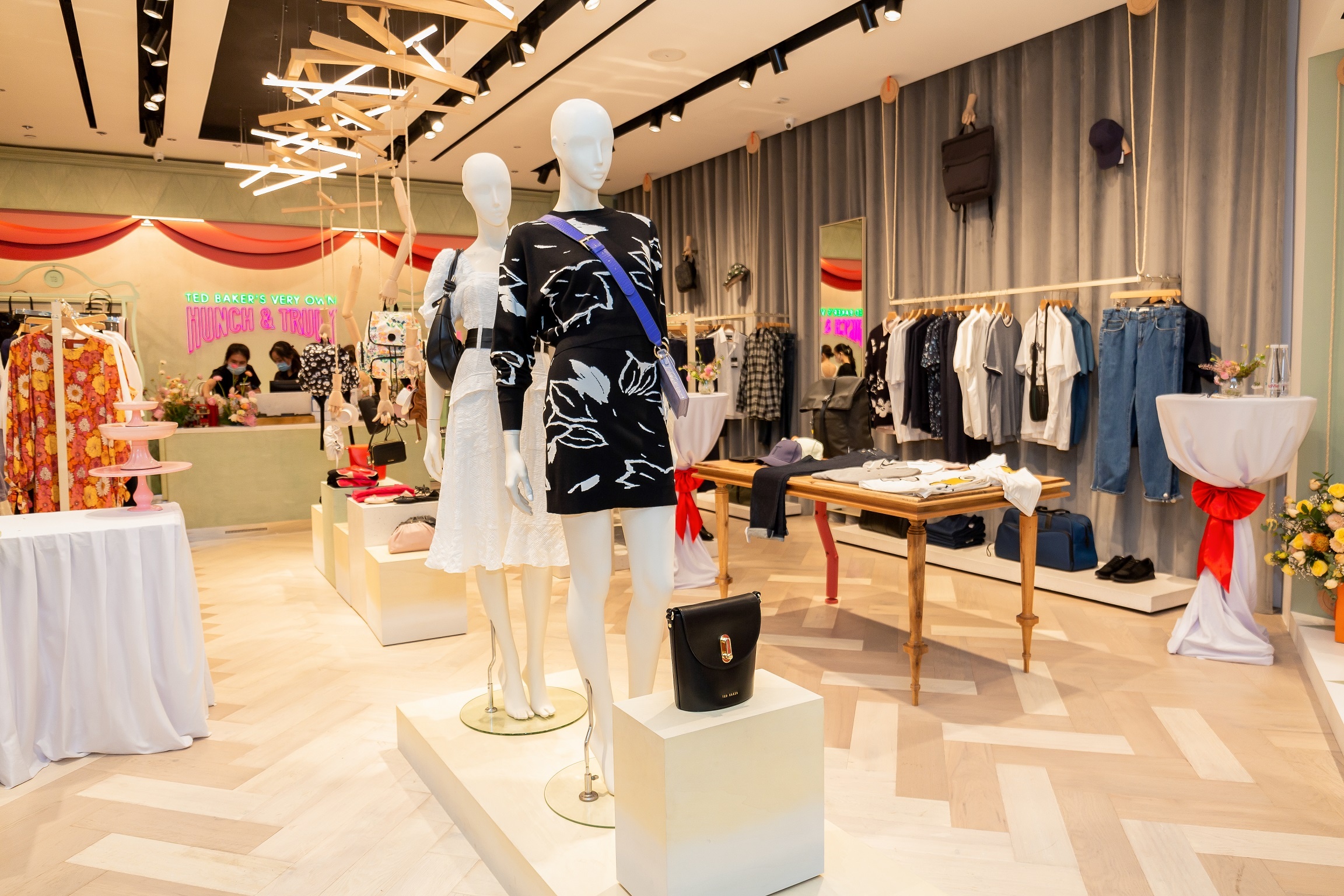 khai truong Ted Baker anh 13