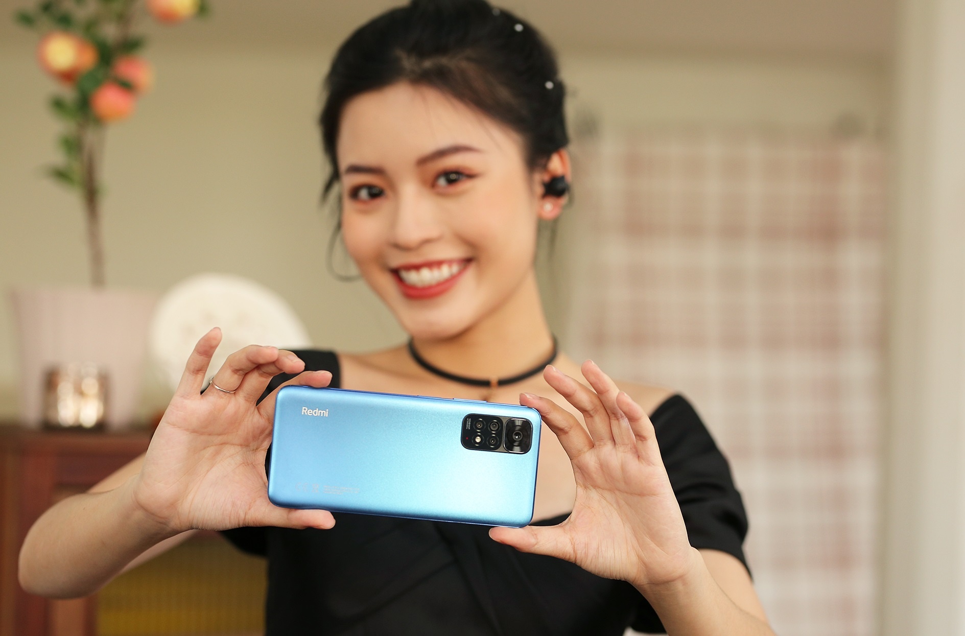 FPT Shop giam den 2,5 trieu dong cho dien thoai Xiaomi mua dai le hinh anh