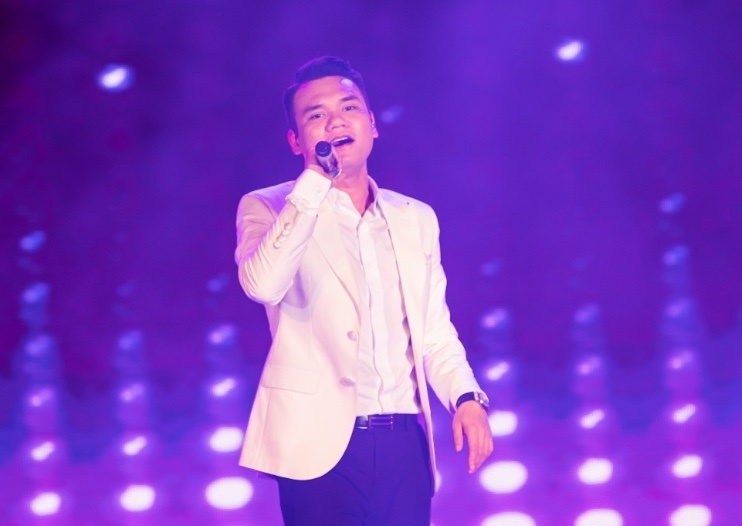 Khac Viet va dan nghe si khuay dong dem nhac SunFest Sam Son hinh anh