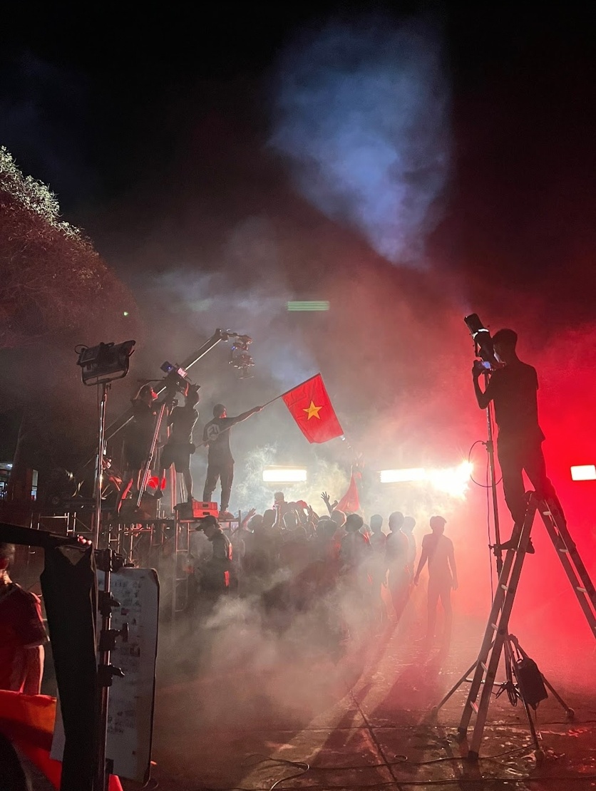 Hoang Thuy Linh,  Karik anh 2