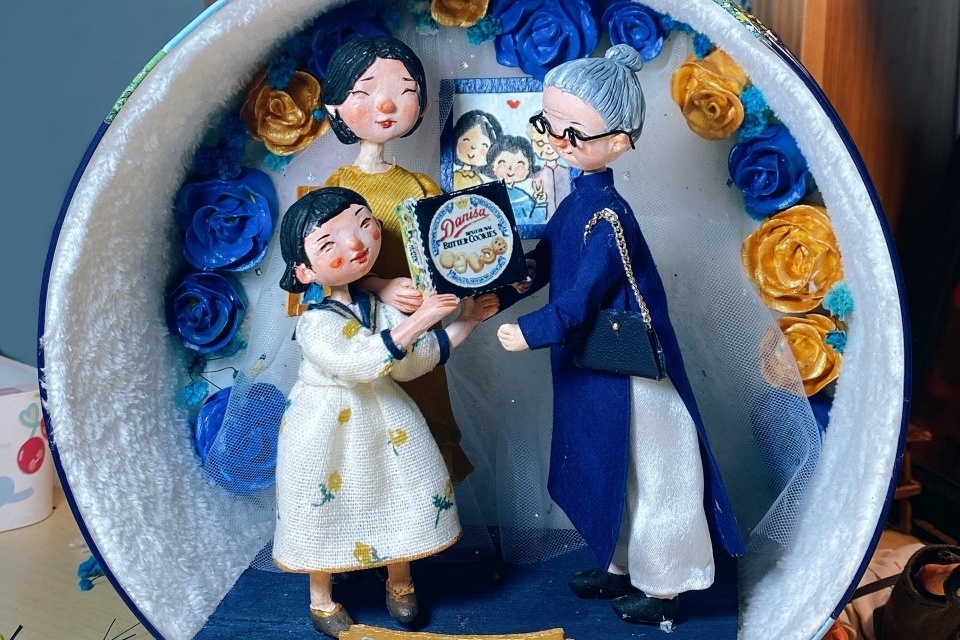 Gioi tre sang tao qua tang me tu hop banh quy bo hinh anh