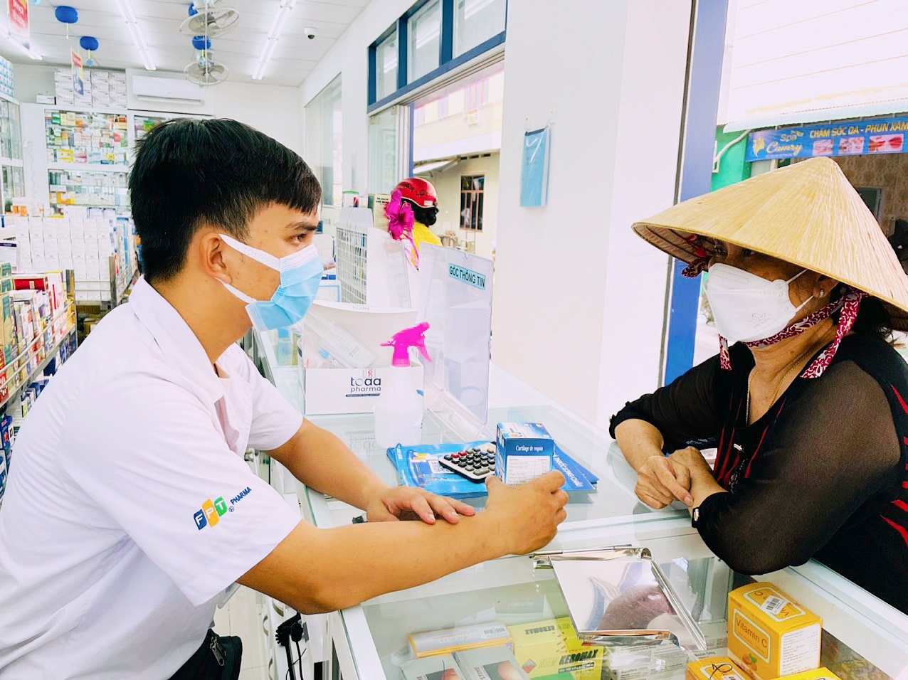 FPT Long Chau uu dai 20% loat san pham xuat xu Australia, chau Au hinh anh