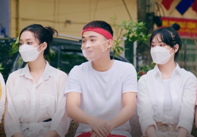 HuyR ra mat MV chu de 'anh thanh nien thoi binh thuong moi' hinh anh