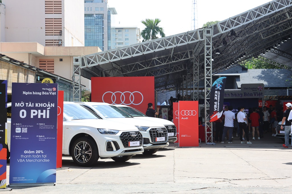 Tam Dinh,  Khoa Tran anh 2